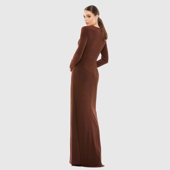 IEENA FOR MAC DUGGAL NWOT 55708
Long Sleeve Keyhole Draped Gown - Picture 3 of 7